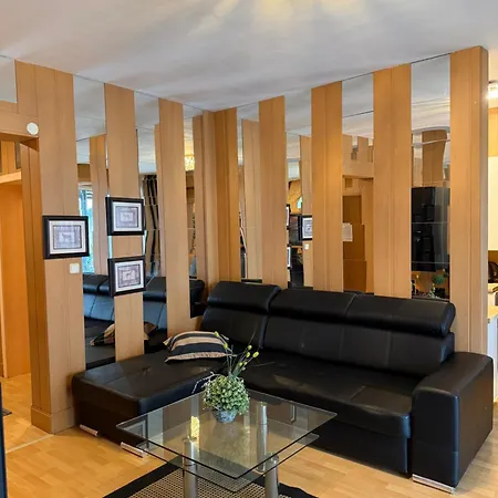 Center Apartment *