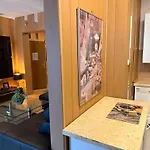 דירה Center *